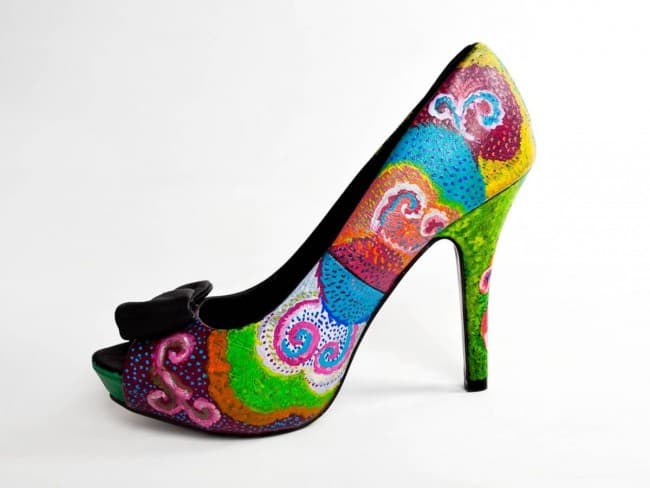 Cómo pintar zapatos de piel