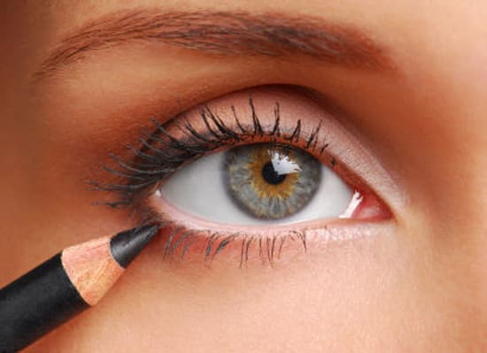 Cómo pintar ojos pequeños